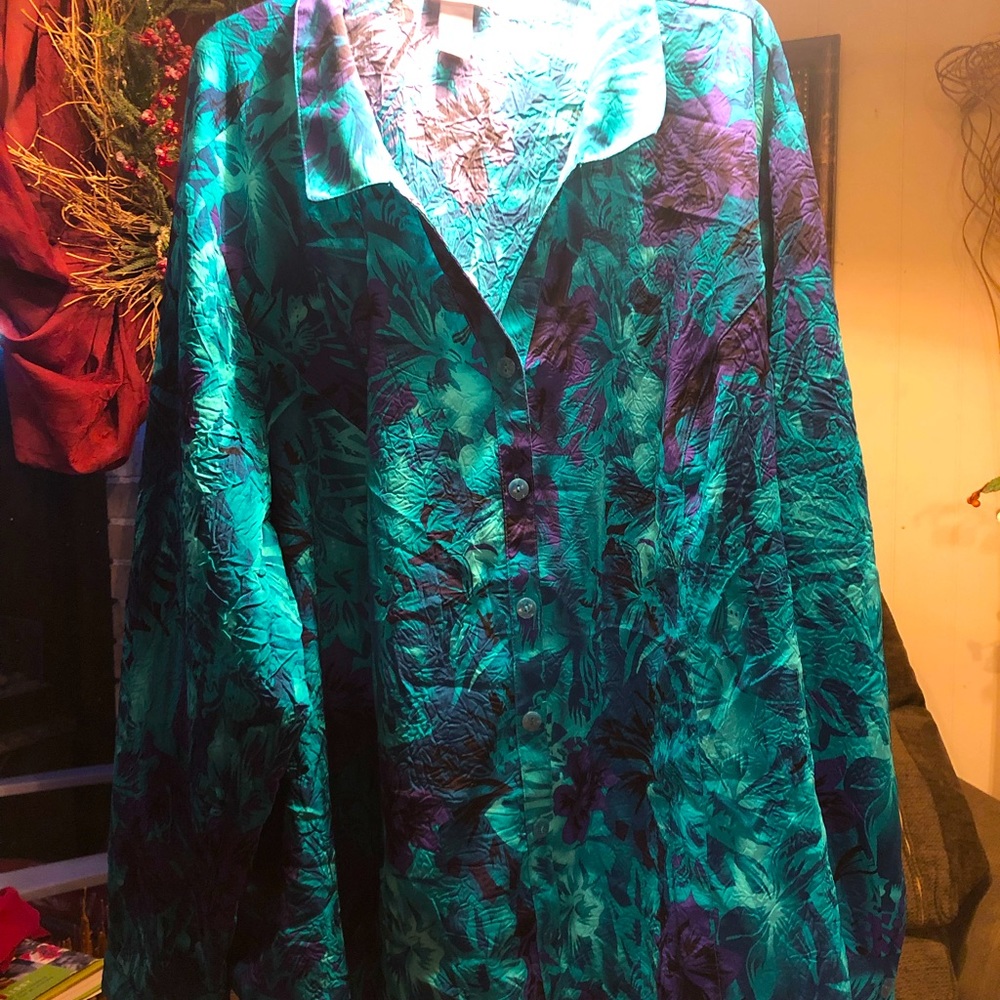 Maggie Barnes for Catherine’s 5X tunic. Beautiful crushed material = no ironing